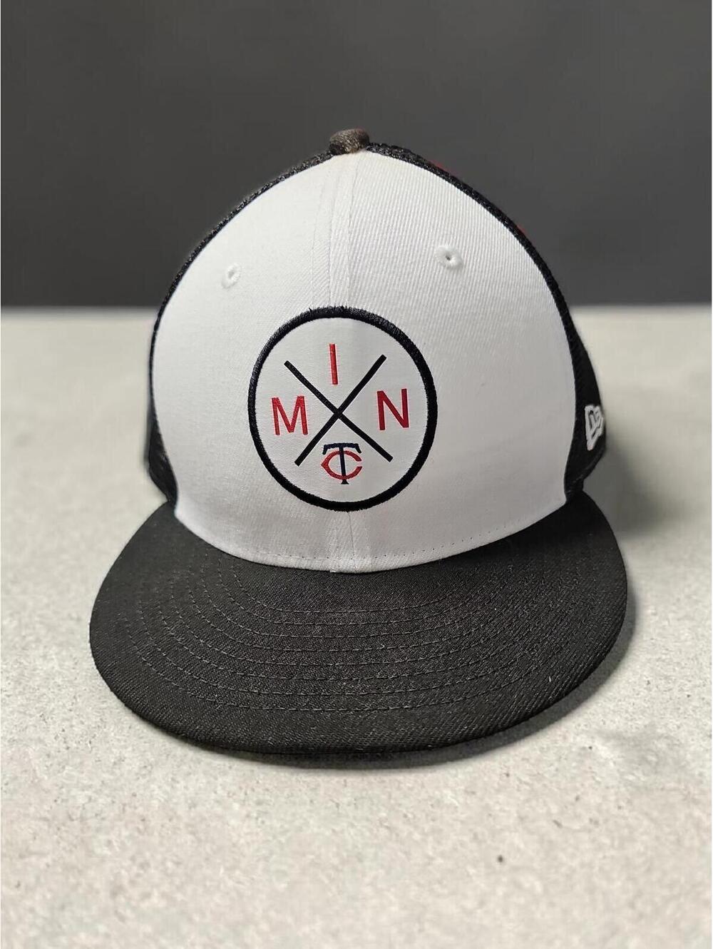 Minnesota Twins New Era 9FIFTY Trucker Hat – Black/White – Preowned Wear